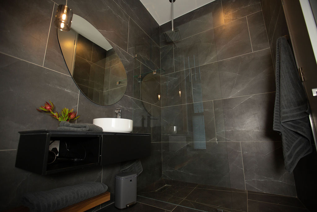 12 Villa shower